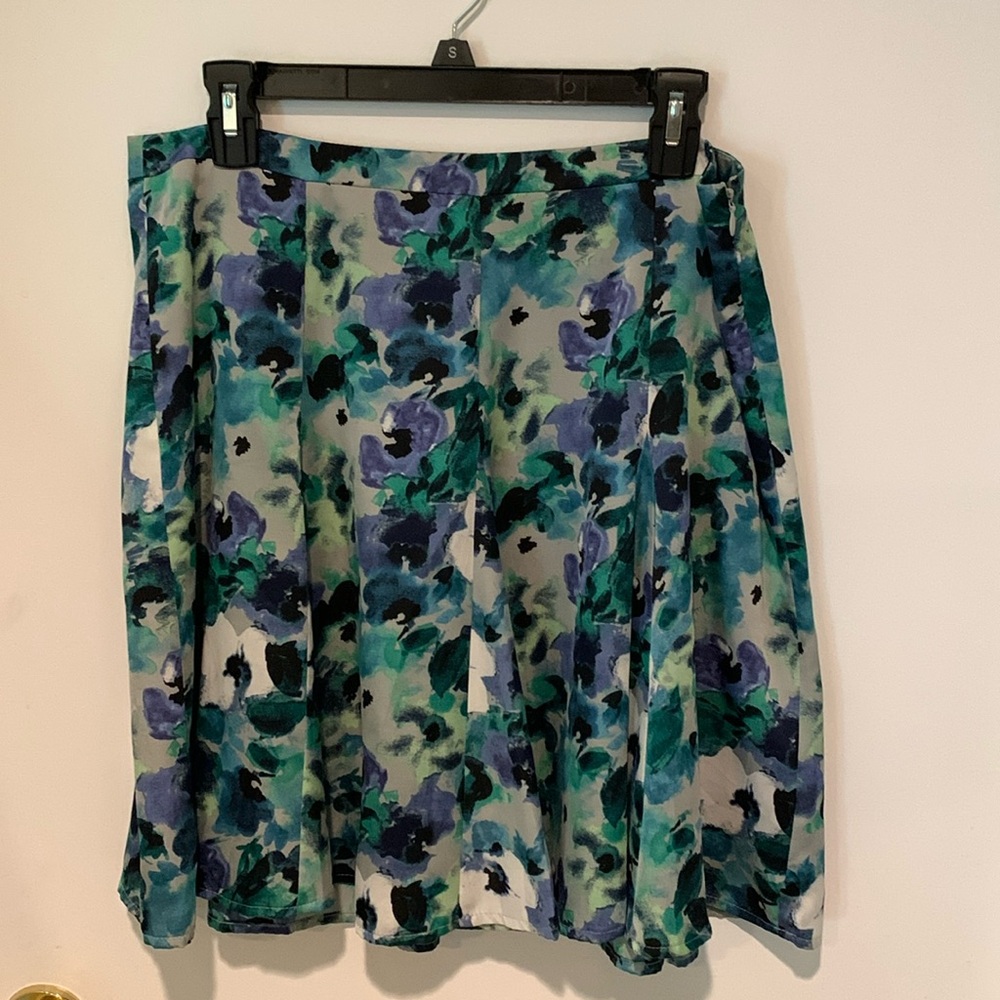 Ann Taylor Loft blue/green/gray/white watercolour floral midi skirt. US 8. EUC.